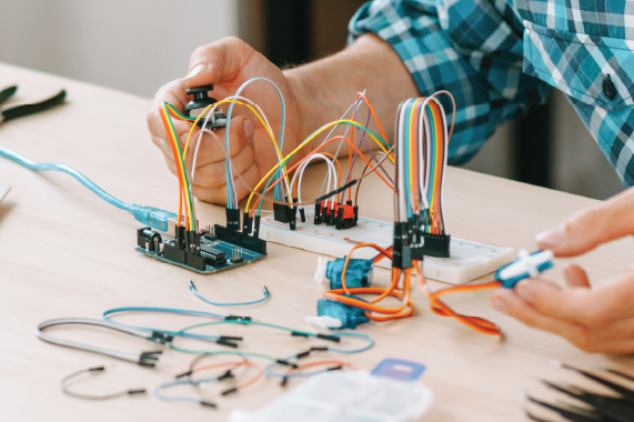 The two-day Battlefield of Things Hackathon is an innovation event that unites Belgian IoT enthusiasts, students, IoT professionals, and BELDEF personnel for hands-on innovation in IoT design.