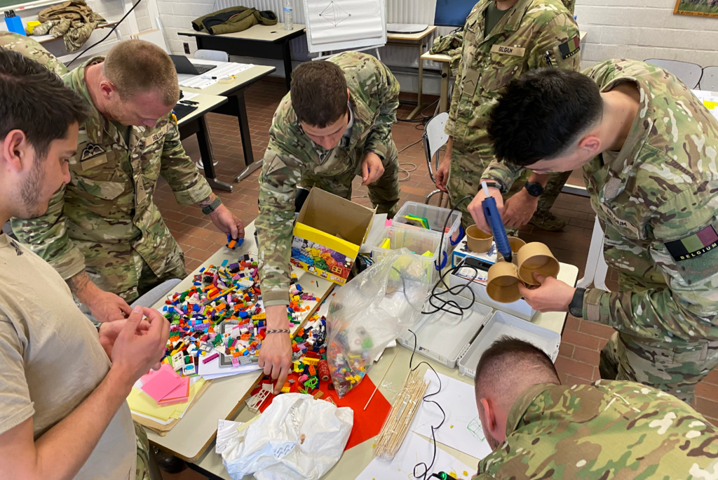 During this hand-on innovation session the para commando's of Belgian Defence delved deeper into the world of innovation.